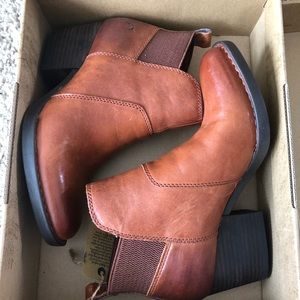 Born bootie Size 7.5